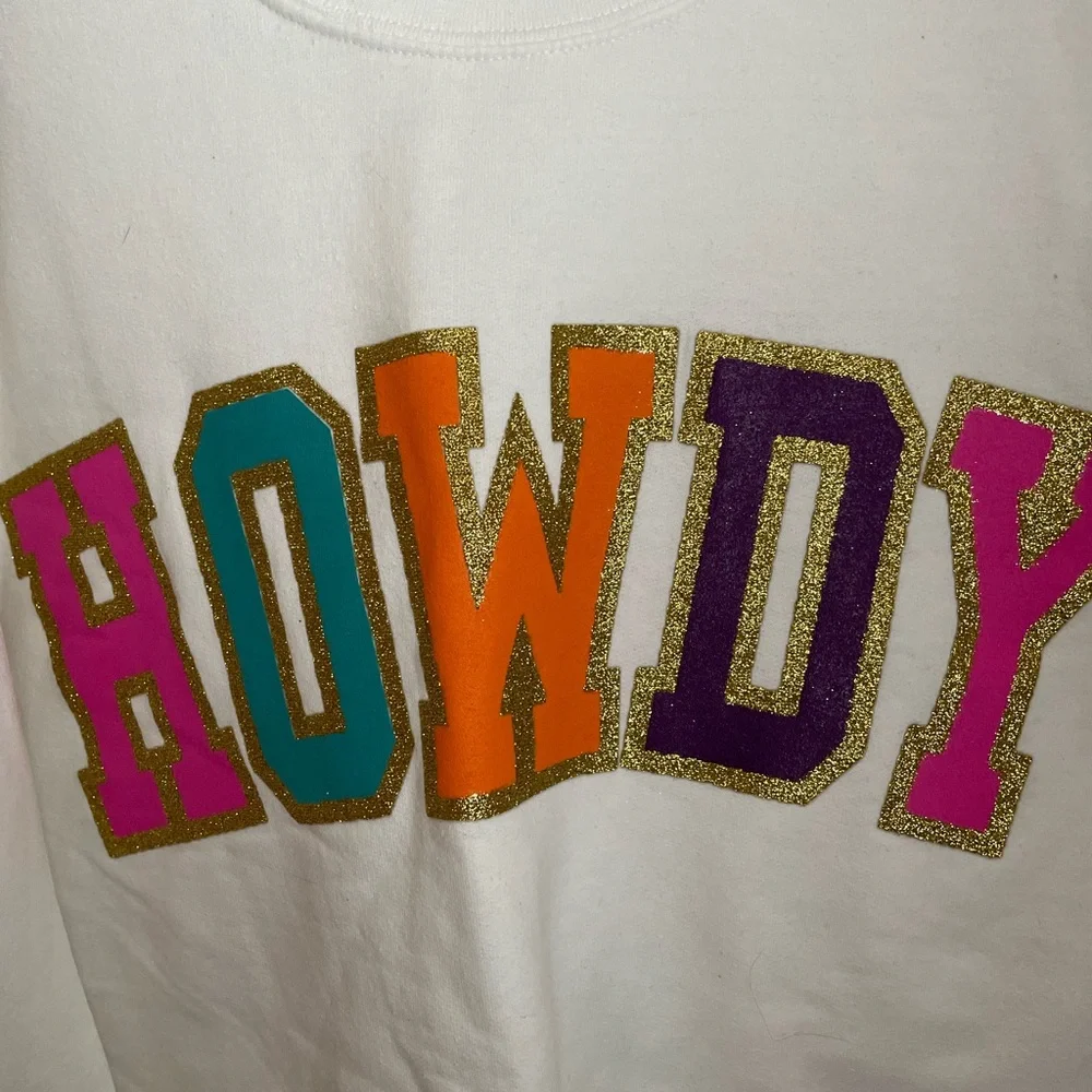 Sweet Claire White Oversized HOWDY Sweatshirt with Vibrant Print Size S/M - Picture 2 of 4